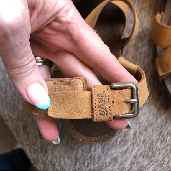 TEVA Mahonia strappy wedge cross strap sandal nubuck leather in camel color 8 - Picture 4 of 8